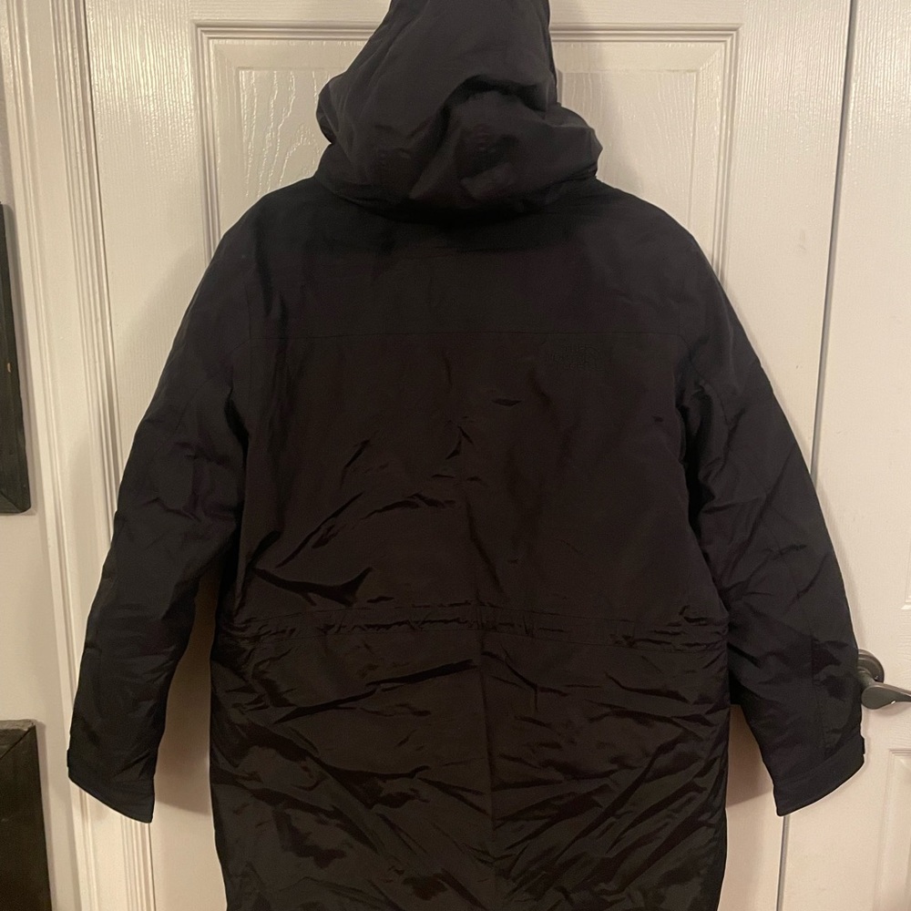The North Face Woman’s Down Parka - Picture 3 of 4